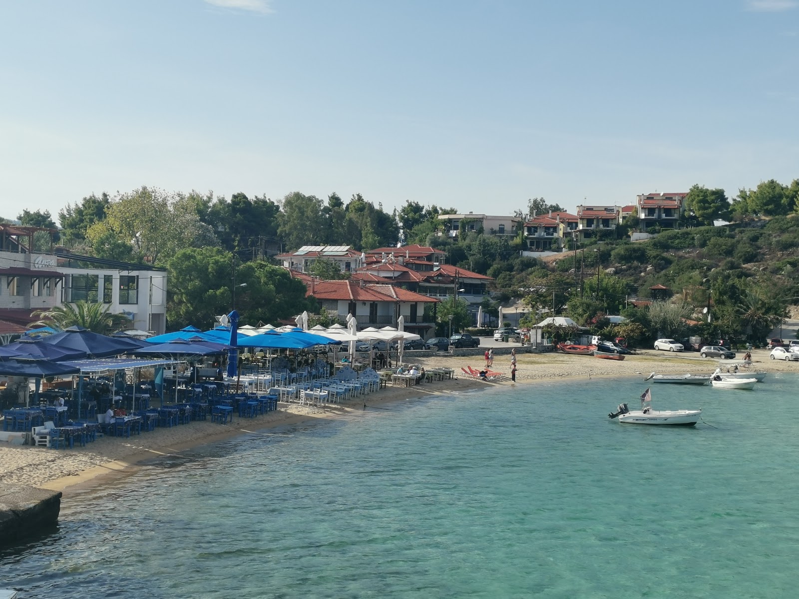 Latoura beach IV'in fotoğrafı imkanlar alanı