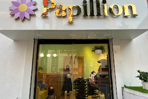 Papillion Salon image