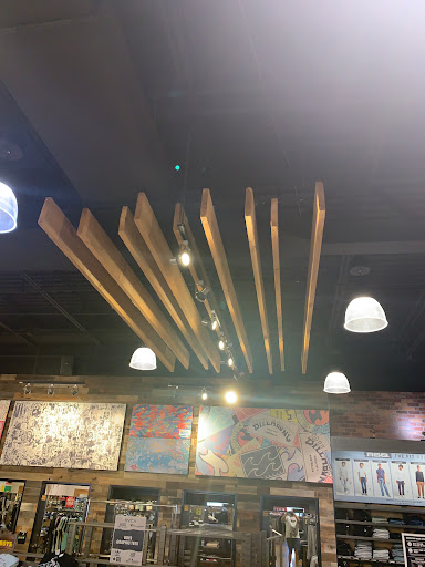 Clothing Store «Tillys», reviews and photos, 343 N Alafaya Trail, Orlando, FL 32828, USA