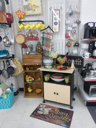 Thrift Store «Red Racks Thrift Store», reviews and photos, 1711 N Glenstone Ave, Springfield, MO 65803, USA