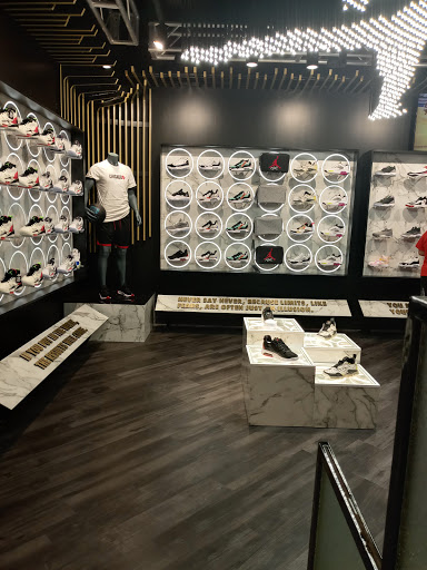 Clothing Store «Nike Factory Store», reviews and photos, 5220 Fashion Outlets Way #1125, Rosemont, IL 60018, USA