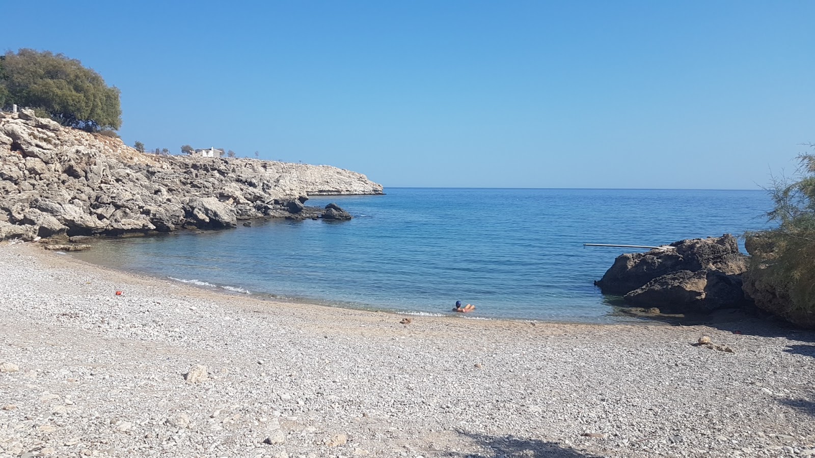 Foto van Agia Triada Strand gelegen in een natuurlijk gebied