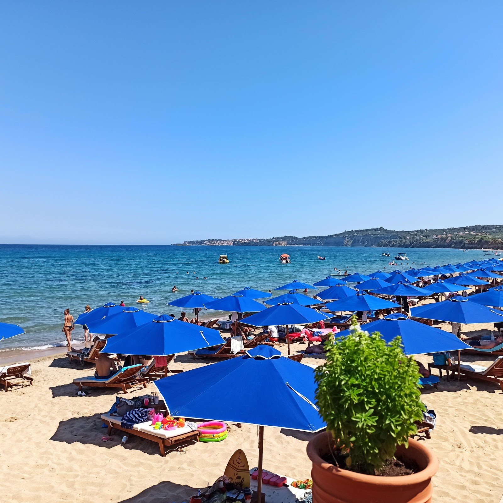 Foto von Peroulia beach - empfohlen für Familienreisende mit Kindern
