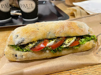 Sandwich du Restaurant servant le petit-déjeuner PAUL à Paris - n°20