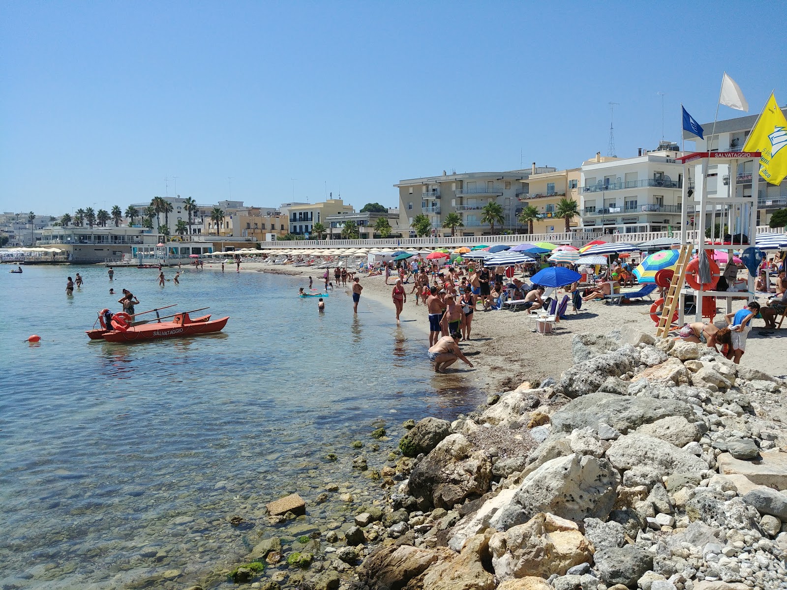 Foto di Scaloni beach con baia piccola