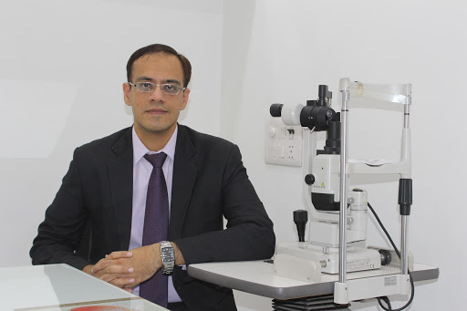Dr Rohit Pahwa - Cataract, Lasik, Glaucoma Specialist and Eye Surgeon