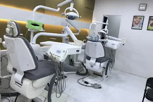 Sabka dentist - Dahisar (East) image