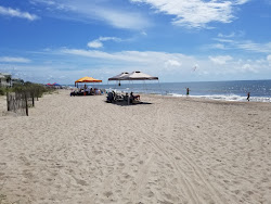 Foto van Burley L. Lyons beach met recht en lang