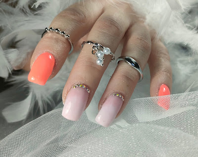 Ongle en couleur à Ballon-Saint-Mars