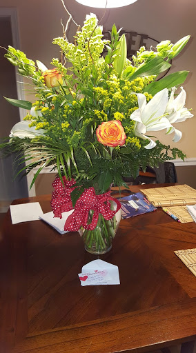 Florist «Gallatin Flower & Gift Shoppe», reviews and photos, 213 W Main St, Gallatin, TN 37066, USA
