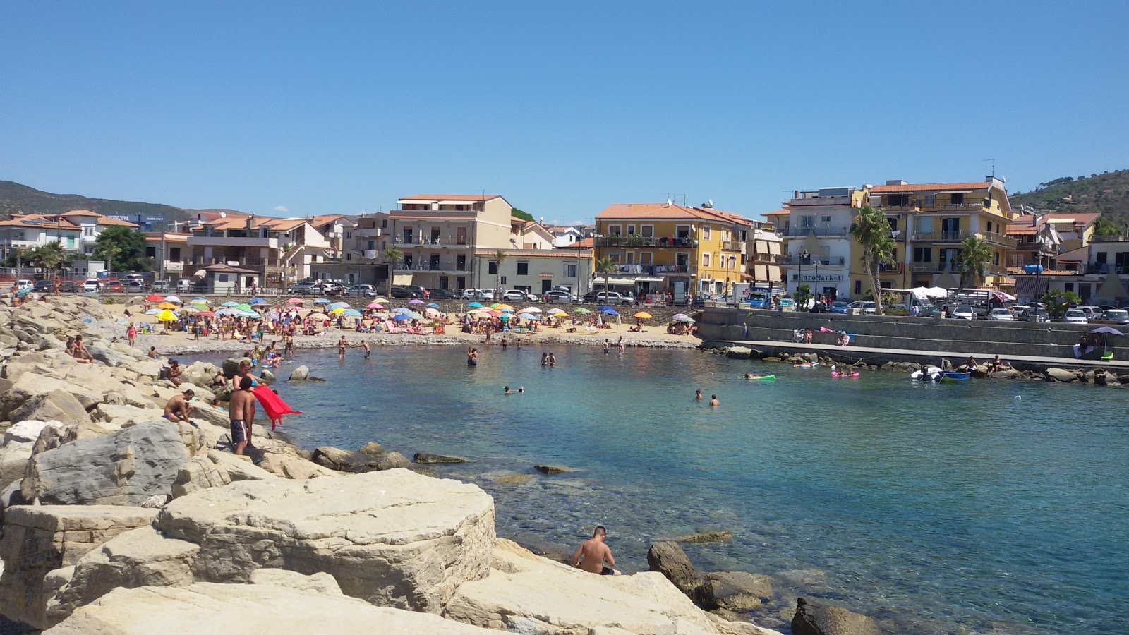 Foto von Spiaggia di Punta dell’Inferno mit kleine bucht