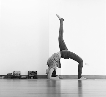 Yoga con Sandra Rovegno 🕉 - Av. de Galicia, 12, 33005 Oviedo, Asturias, Spain