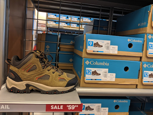 Sportswear Store «Columbia Sportswear Outlet Store at Prime Outlets Williamsburg», reviews and photos, 5711-37 Richmond Rd, Williamsburg, VA 23188, USA