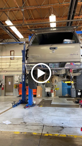 Auto Parts Store «Newberg Dodge Jeep Chrysler Ram», reviews and photos, 2809 Portland Rd, Newberg, OR 97132, USA