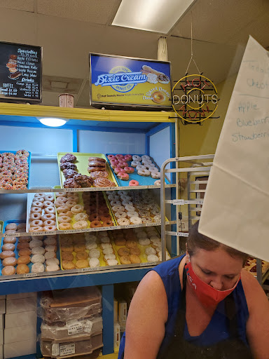 Donut Shop «Dixie Cream Donuts», reviews and photos, 1364 SW Bayshore Blvd, Port St Lucie, FL 34983, USA