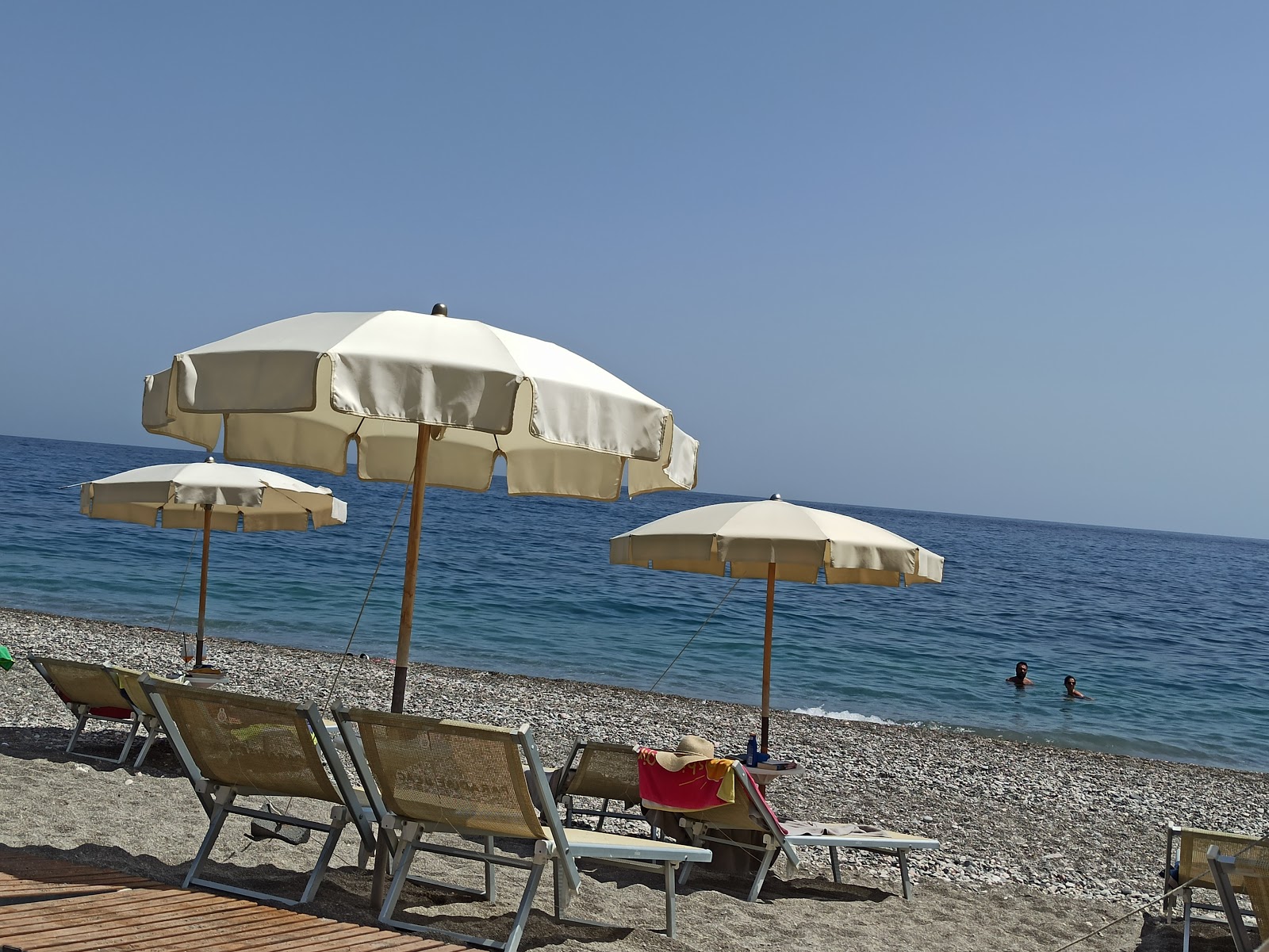Spiaggia di Letojanni II'in fotoğrafı geniş plaj ile birlikte