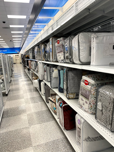 Clothing Store «Ross Dress for Less», reviews and photos, 701 N Milwaukee Ave, Vernon Hills, IL 60061, USA