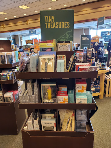 Book Store «Barnes & Noble Booksellers Maple Grove», reviews and photos, 8040 Wedgewood Ln N, Maple Grove, MN 55369, USA