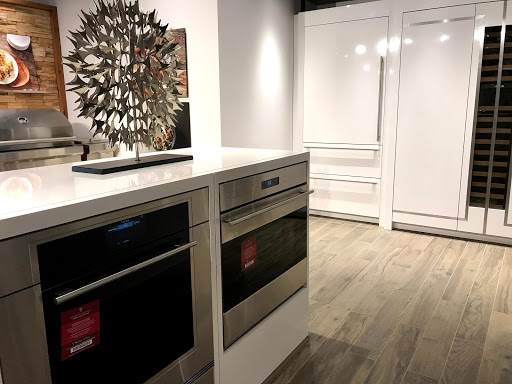 Appliance Store «Famous Tate Appliance & Bedding Center», reviews and photos, 3347 Henderson Blvd, Tampa, FL 33609, USA