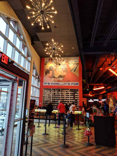 Bowling Alley «Bowlmor White Plains», reviews and photos, 47 Tarrytown Rd, White Plains, NY 10607, USA