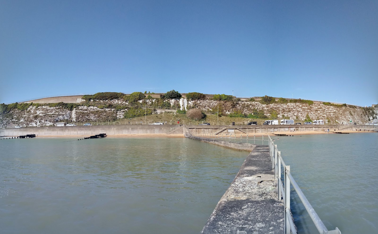 Valokuva Ramsgate beachista. puhtaustasolla korkea