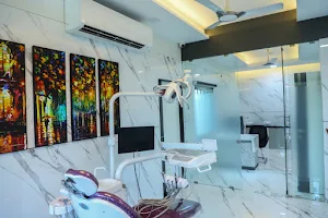 bright dental clinic image