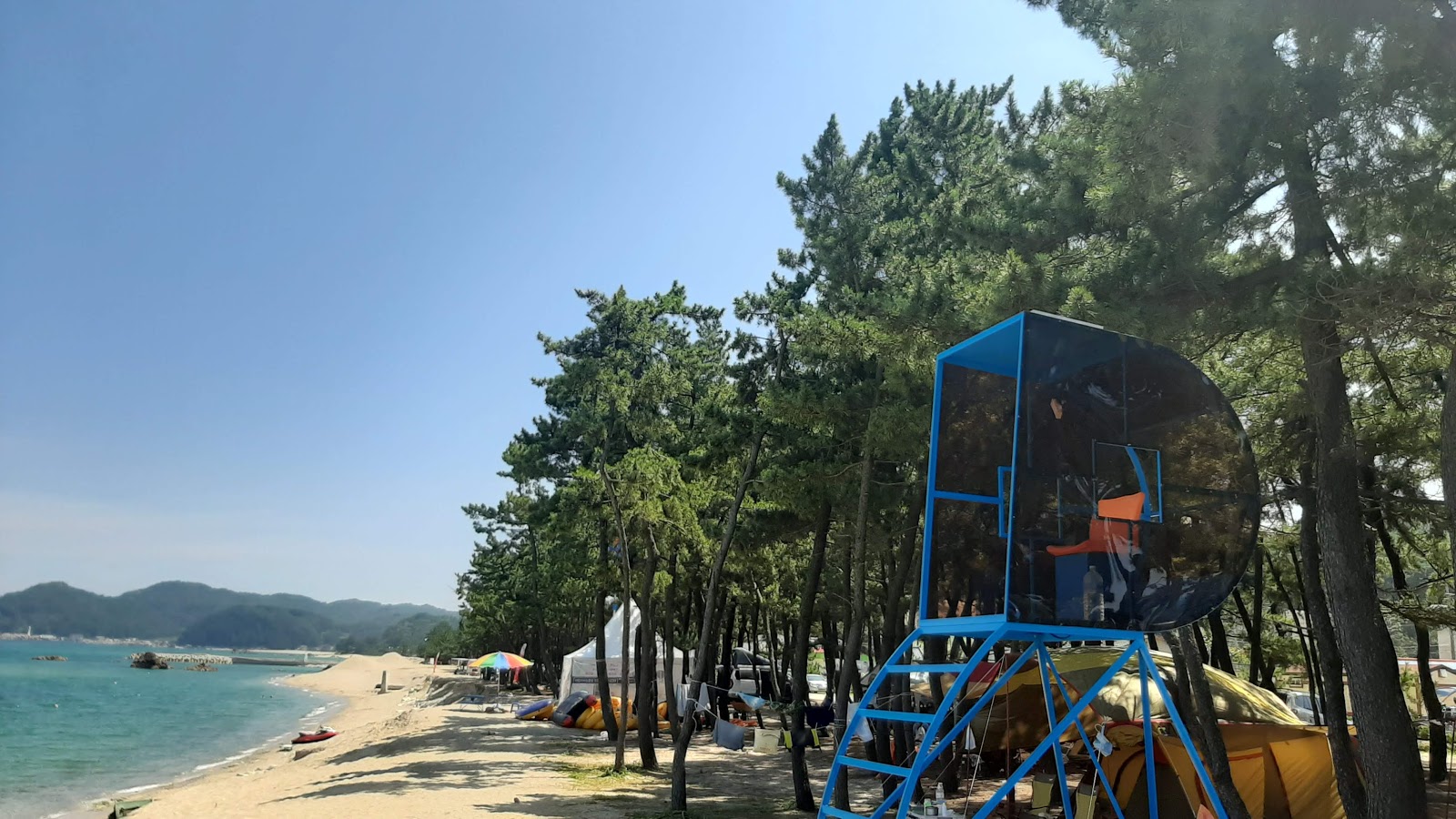 Foto de Wonpyeong Beach apoiado por penhascos