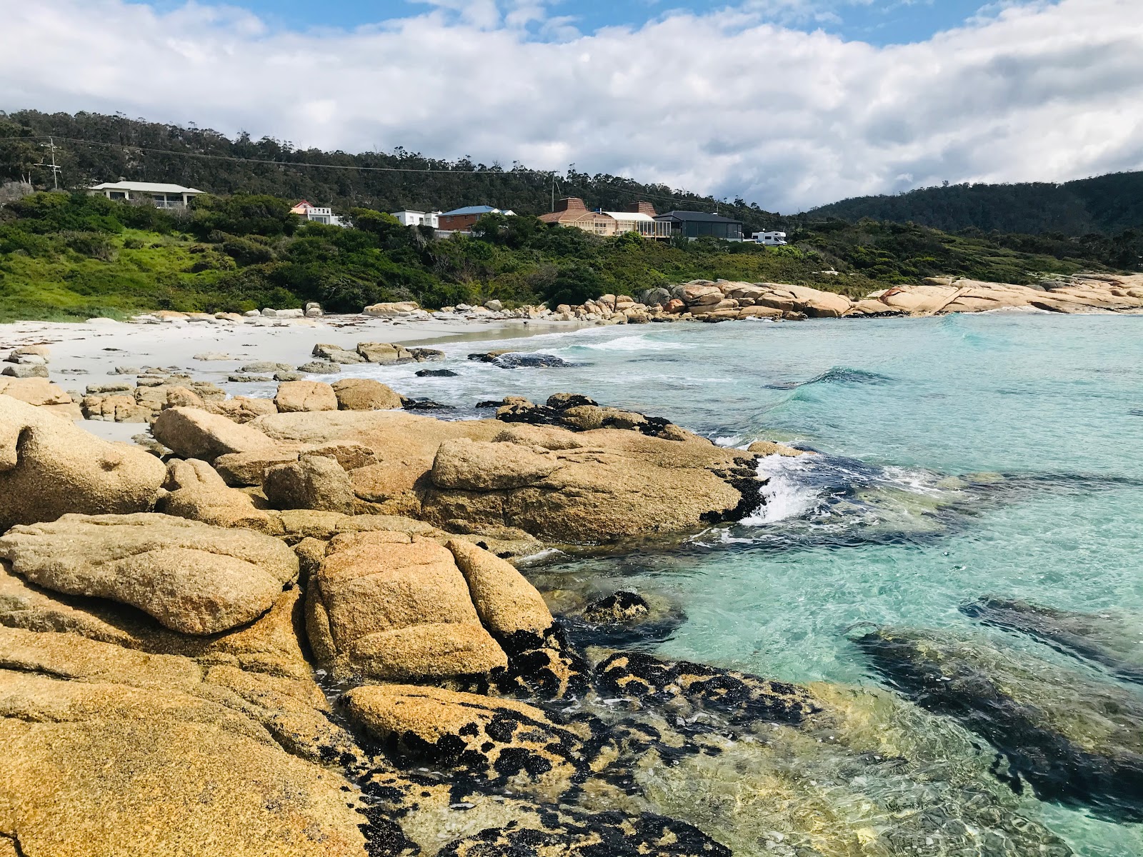 Φωτογραφία του Waubs Beach με ευρύχωρος κόλπος
