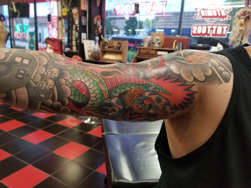 Tattoo Shop «Atomic Tattoos», reviews and photos, 1507 E North Ave, Milwaukee, WI 53202, USA