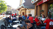 Atmosphère du Café Restaurant du midi à Bessenay - n°2