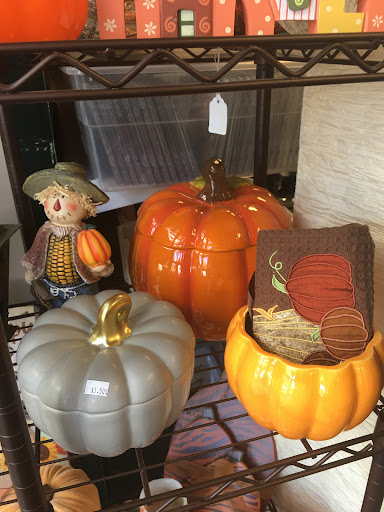 Thrift Store «Grannies Attic», reviews and photos, 1327 E Main, Puyallup, WA 98372, USA