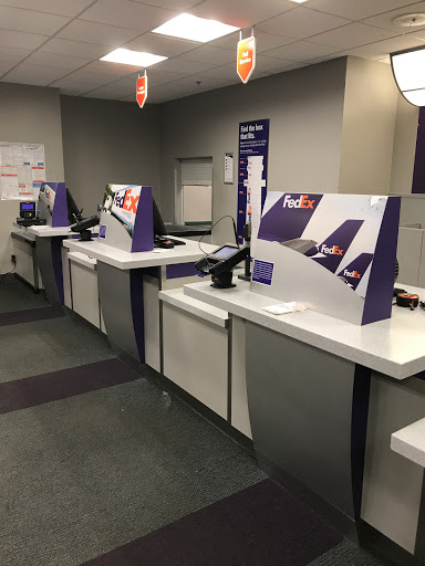 Shipping and Mailing Service «FedEx Ship Center», reviews and photos, 7000 Barranca Pkwy, Irvine, CA 92618, USA