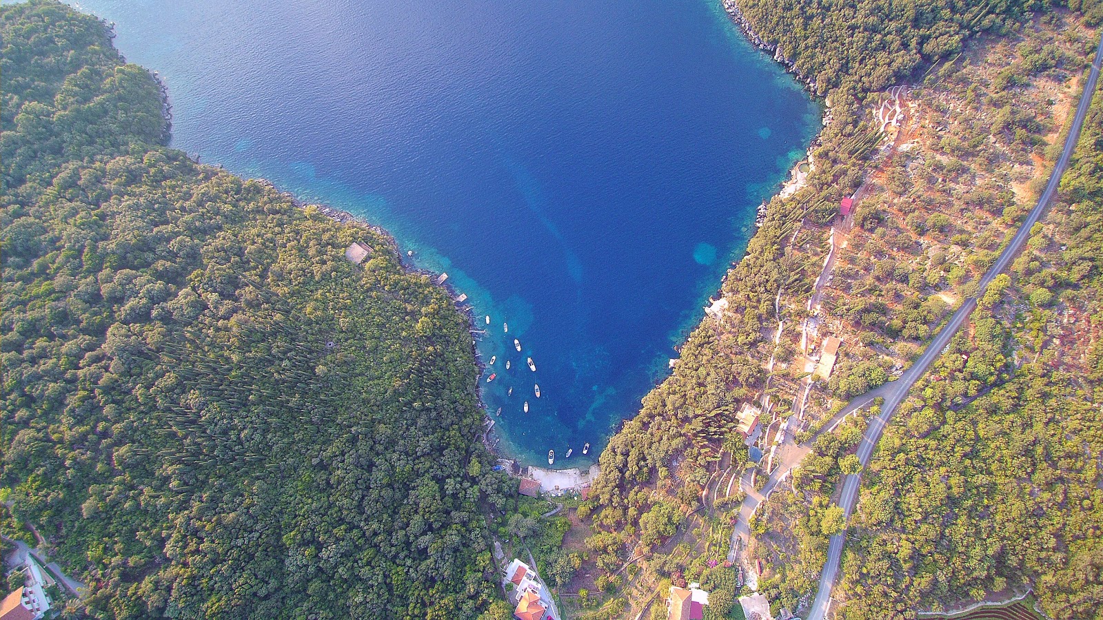 Foto av Palma's beach med turkos rent vatten yta