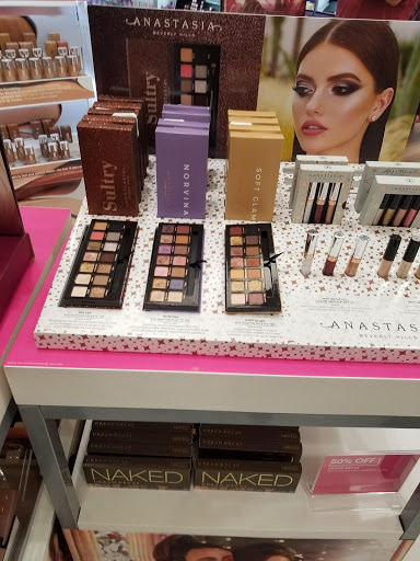 Hair Salon «Ulta Beauty», reviews and photos, 700 N Milwaukee Ave #117, Vernon Hills, IL 60061, USA