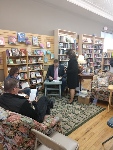 Book Store «Paragraphs Bookstore», reviews and photos, 229 S Main St, Mt Vernon, OH 43050, USA