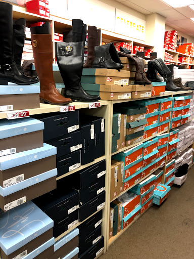 Shoe Store «Famous Footwear», reviews and photos, 40-24 College Point Blvd, Flushing, NY 11354, USA