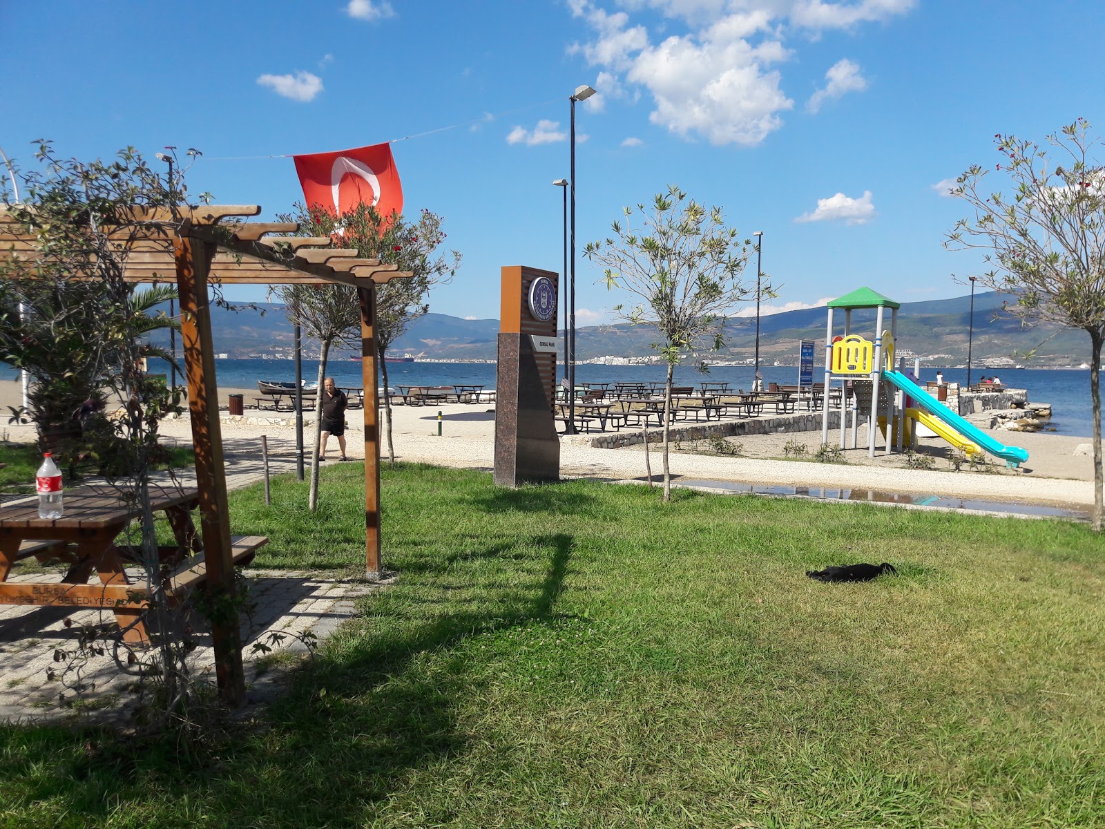 Gemsaz beach'in fotoğrafı - rahatlamayı sevenler arasında popüler bir yer