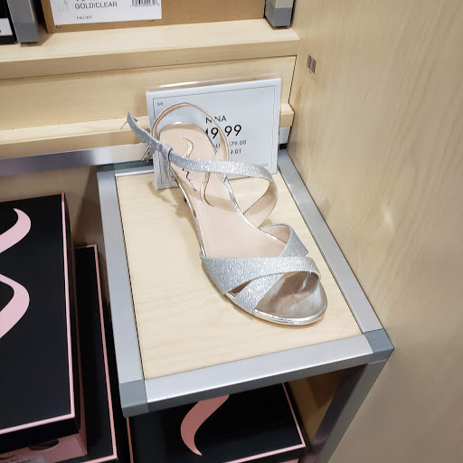 Shoe Store «DSW Designer Shoe Warehouse», reviews and photos, 1360 S Washington St, North Attleborough, MA 02760, USA