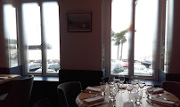 Atmosphère du Restaurant de fruits de mer Le Surcouf à Cancale - n°3