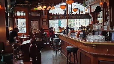 Dirty Nelly Irish Pub