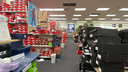 Shoe Store «Rack Room Shoes», reviews and photos, 18700 Limestone Commercial Dr, Pflugerville, TX 78660, USA