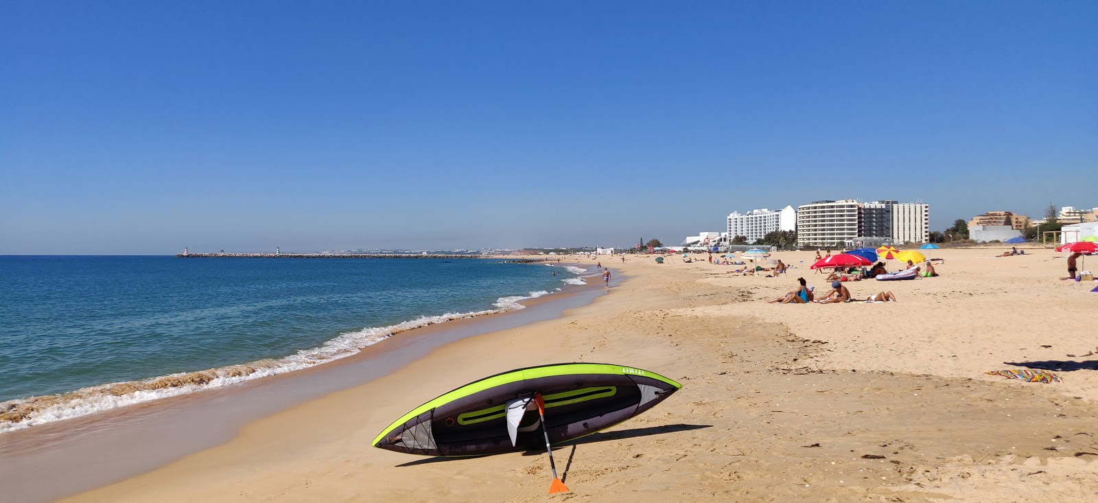 Foto van Praia de Vilamoura met hoog niveau van netheid