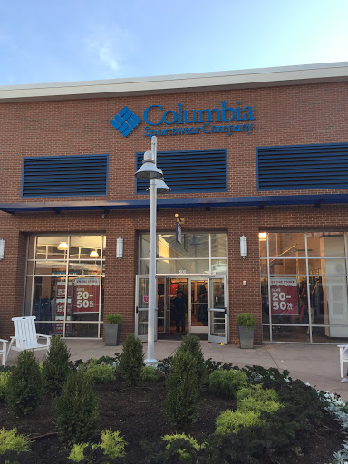 Sportswear Store «Columbia Sportswear Outlet», reviews and photos, 6800 Oxon Hill Rd #600, Oxon Hill, MD 20745, USA
