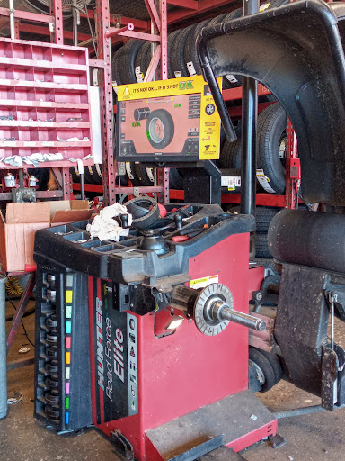 Tire Shop «Discount Tire Store - Tomball, TX», reviews and photos, 14239 Farm to Market 2920, Tomball, TX 77377, USA