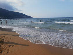 Foto von Chenoua Plage und die siedlung