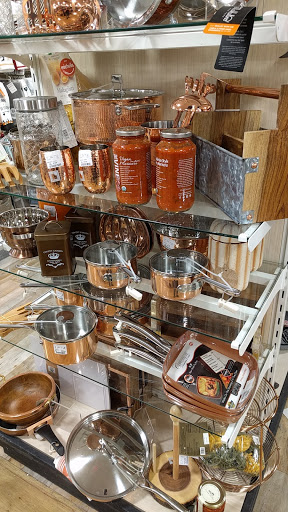 Department Store «HomeGoods», reviews and photos, 210 Needham St, Newton, MA 02461, USA