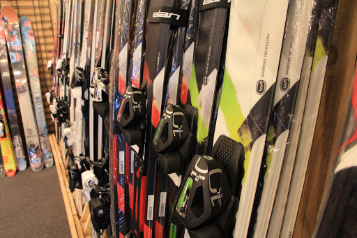 Snowboard Shop «Peak Ski & Snowboard Center», reviews and photos, 640 Center Rd, Pittsburgh, PA 15239, USA
