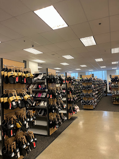 Department Store «Nordstrom Rack Chicago Avenue», reviews and photos, 101 E Chicago Ave, Chicago, IL 60611, USA