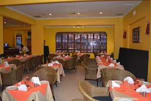 Malis Indian Restaurant image