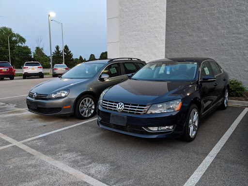 Volkswagen Dealer «Elgin Volkswagen», reviews and photos, 2630 Auto Mall Dr, Elgin, IL 60124, USA